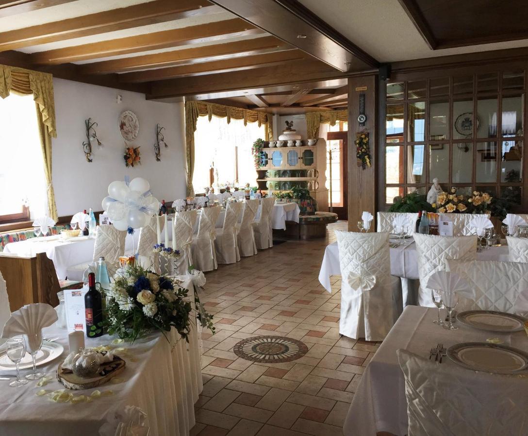 Hotel Ristorante Scoiattolo Sporminore Exterior foto